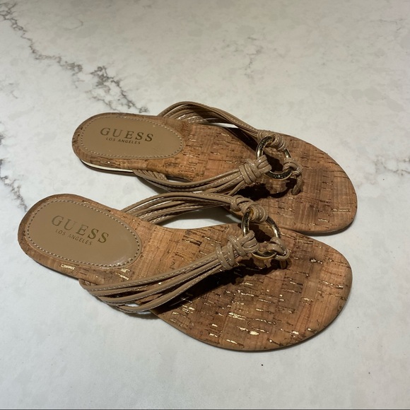 Guess gold flip flops - Picture 1 of 3